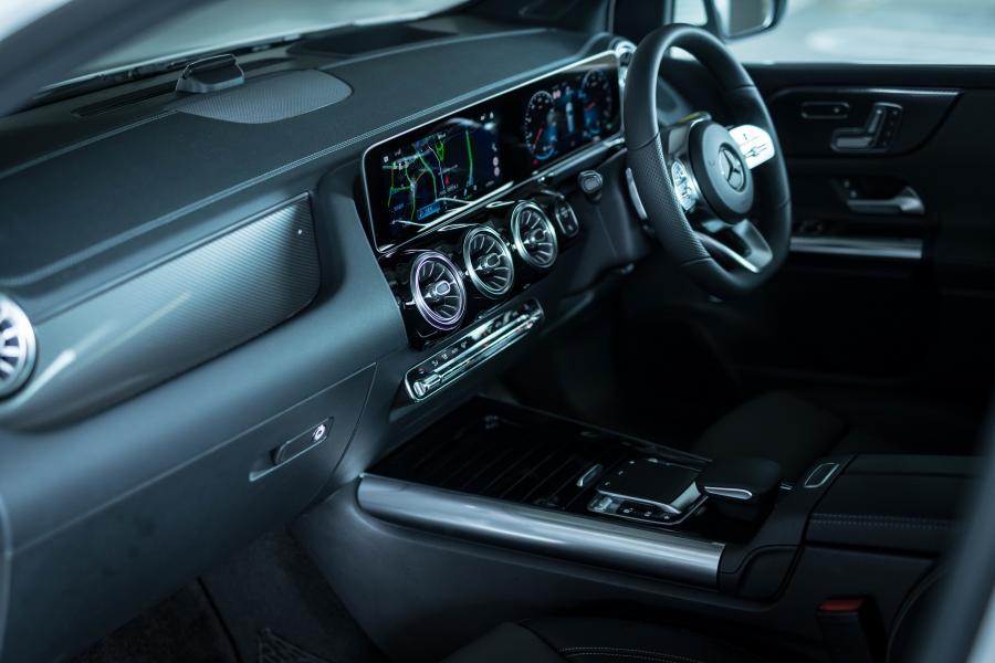 Торпедо Mercedes-Benz B180 AMG Line (W247) 2019 года  (JP) (фото 10 из 16)